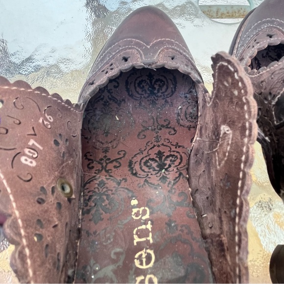 Neosens Rococo Tooled Brown Leather Mary Janes Spool Heel - Picture 12 of 14